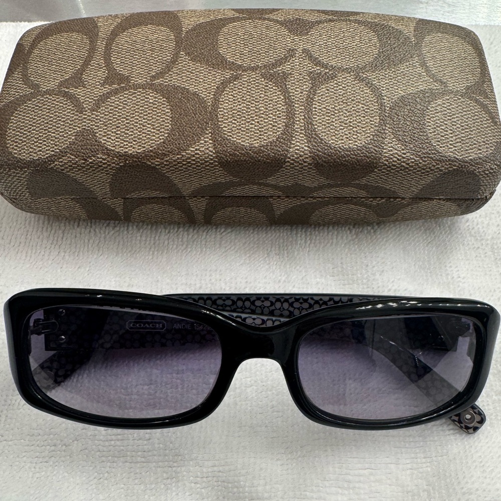 Coach Sunglasses. Kerri model (S464) and case. Y2k model- mid to late 2000s.